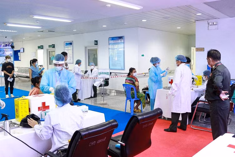 Benh vien Cho Ray Phnom Penh tai Campuchia anh 1