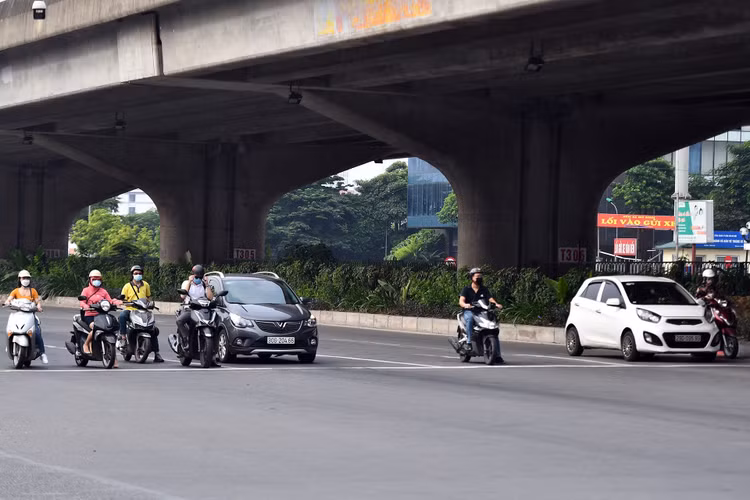giao thong Ha Noi dong duc ngay dau tuan anh 11