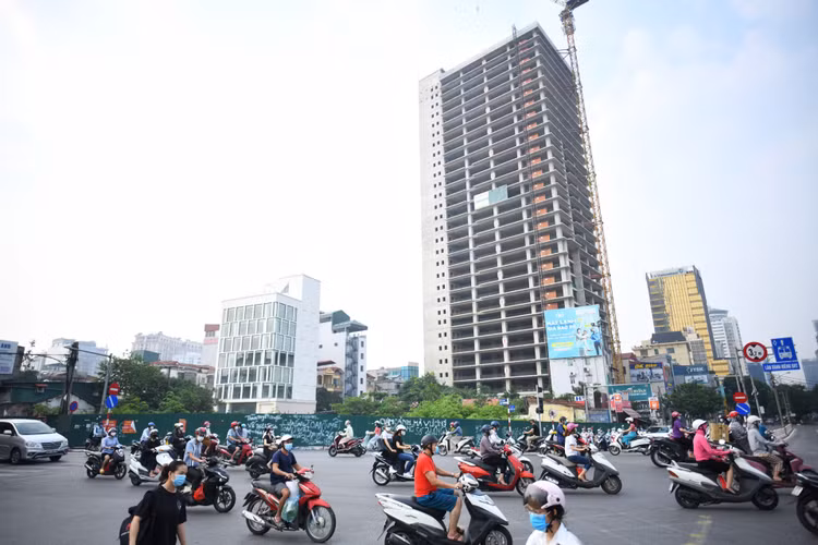 giao thong Ha Noi dong duc ngay dau tuan anh 9