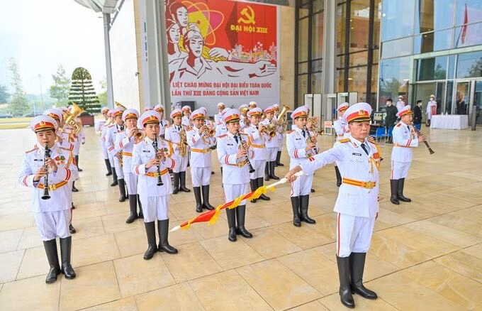 Hôm nay Đại hội XIII họp phiên trù bị ảnh 2 Đoàn nghi lễ quân đội sẵn sàng phục vụ Đại hội trong những ngày tới. Ảnh: TTX