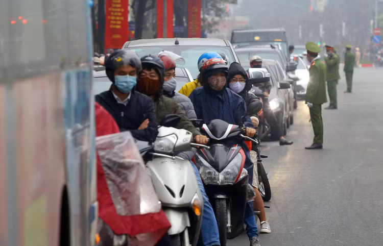 Giao thông ùn tắc ngày đầu tuần ảnh 2