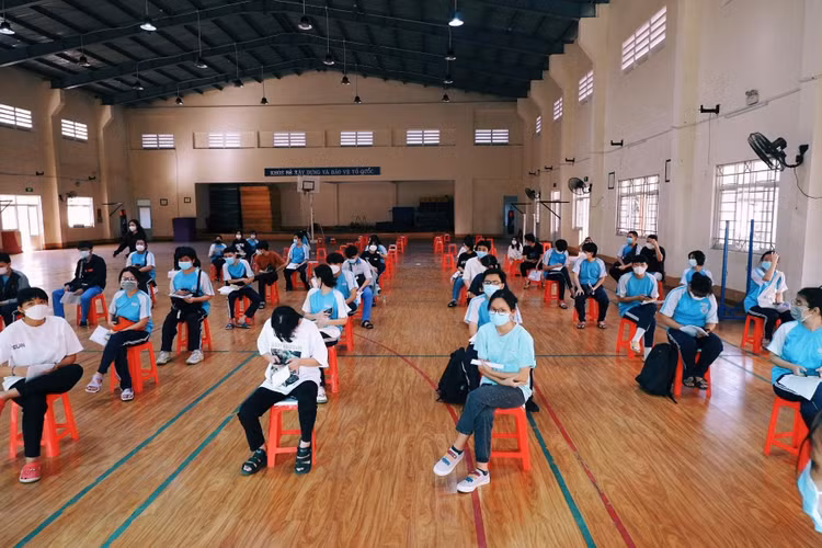 hcthu-duc-cho-tiem.jpg