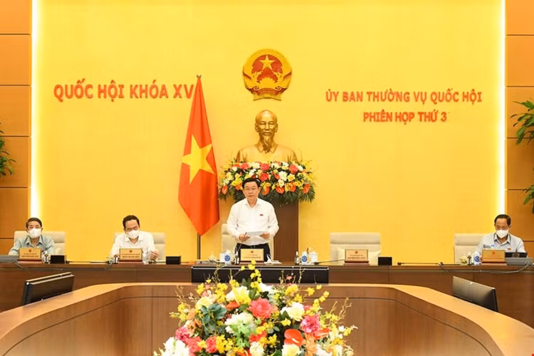 Chủ tịch Quốc hội Vương Đình Huệ điều hành nội dung làm việc. Ảnh: Quốc hội
