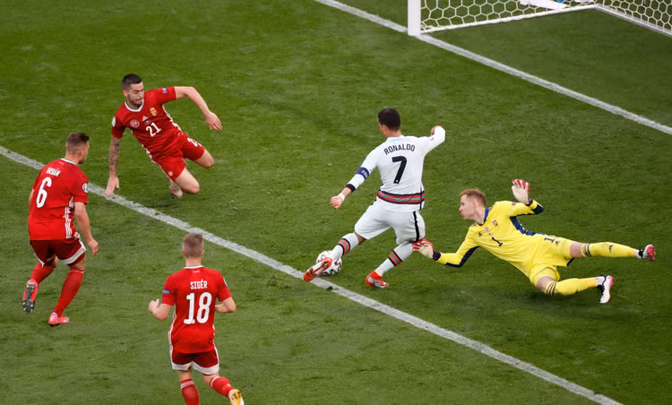 Ronaldo tao 3 ky luc anh 3