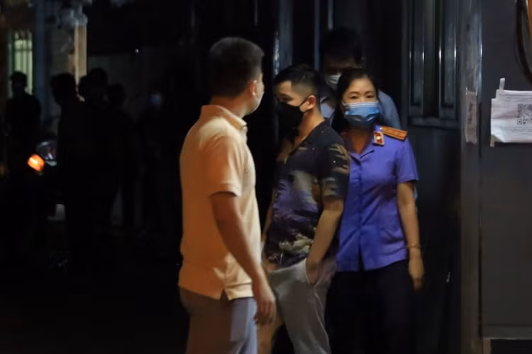 Khám nhà Đại tá Phùng Anh Lê, Trưởng phòng Cảnh sát kinh tế Công an Hà Nội - 1