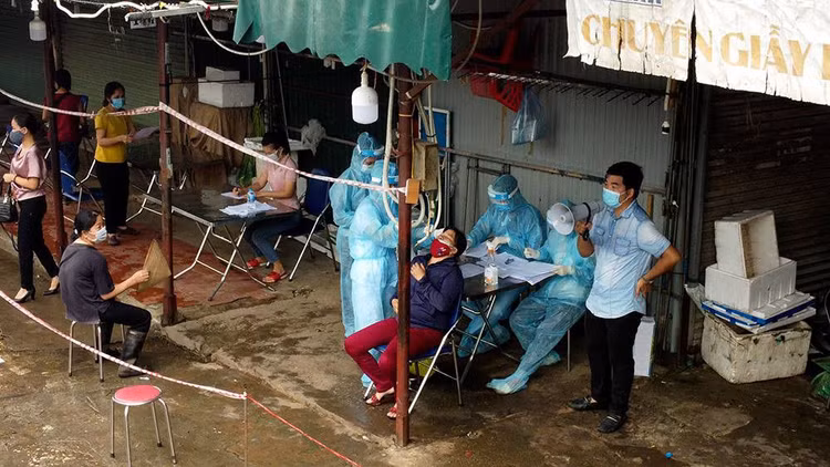 Hà Nội tạm phong tỏa 2 chợ đầu mối - 1