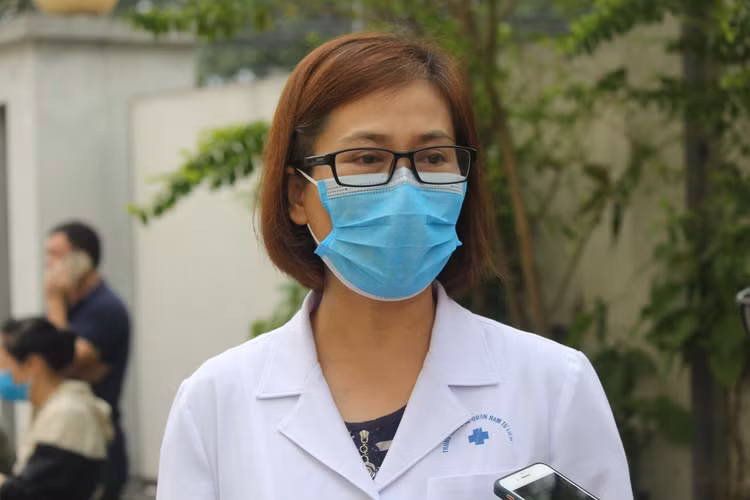 Cử tri có thể bỏ phiếu ngay cả khi cách ly phòng dịch COVID-19 ảnh 1 Giám đốc Trung tâm Y tế quận Nam Từ Liêm Nguyễn Thị Thu Trang.