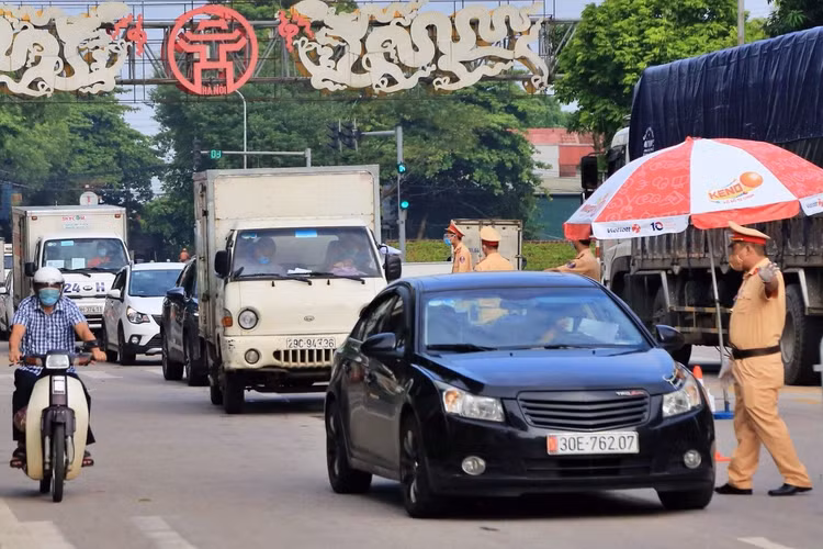 Công an Hà Nội lập 6 tổ công tác đặc biệt, kiểm soát đi lại trong nội thành - 1
