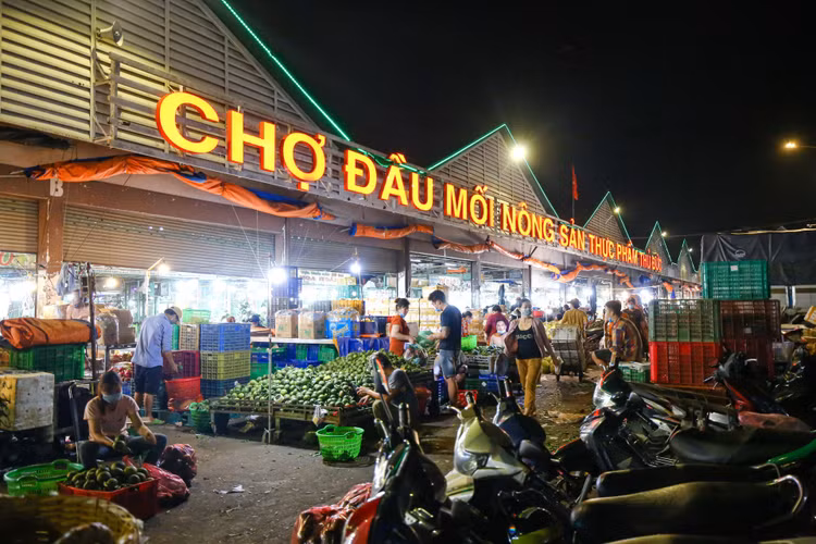 TP.HCM chuan bi mo lai nhieu cho truyen thong anh 1
