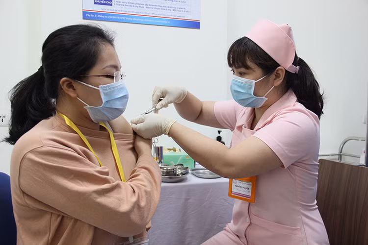 Hình ảnh 6 tình nguyện viên tiêm thử nghiệm vaccine Covivac phòng Covid-19 của Việt Nam ảnh 10