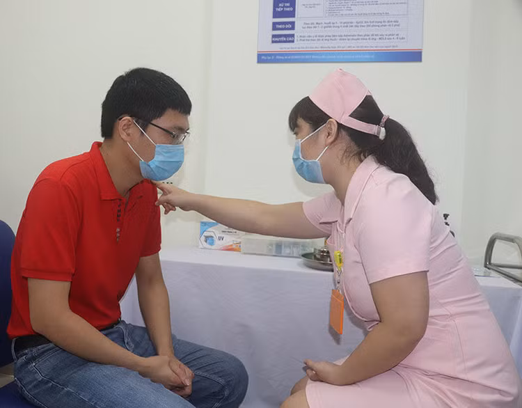 Hình ảnh 6 tình nguyện viên tiêm thử nghiệm vaccine Covivac phòng Covid-19 của Việt Nam ảnh 7