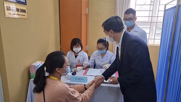 Hình ảnh 6 tình nguyện viên tiêm thử nghiệm vaccine Covivac phòng Covid-19 của Việt Nam ảnh 2