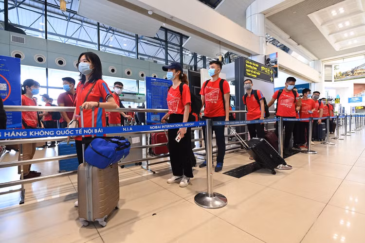 Sinh vien Dai hoc Y Ha Noi chi vien Binh Duong anh 4