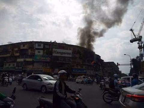 Khu nhà xảy ra cháy nằm ngay khu vực ngã tư Phạm Ngọc Thạch - Tôn Thất Tùng
