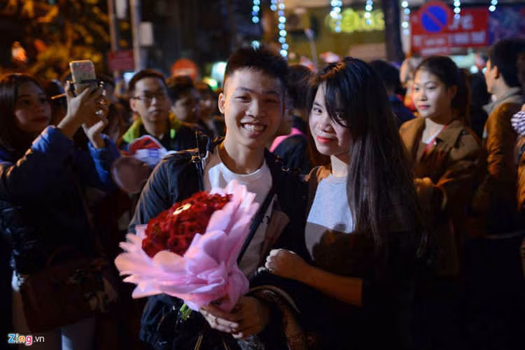 /Uploaded/khds.1cdn.vn/2018/09/16/5-dia-diem-don-giang-sinh-cuc-lang-man-o-ha-noi-2.jpg