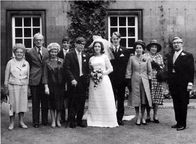 Ảnh cưới của Stephen Hawking và cô nữ sinh Jane Wilde vào năm 1965