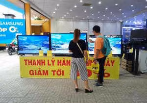 Cẩn trọng khi mua hàng điện máy trưng bày ảnh 1 /Uploaded/khds.1cdn.vn/2018/09/16/hang-dien-may-trung-bay-300x210.jpg