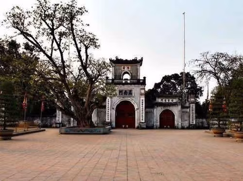Cứ ngày 14 tháng riêng âm lịch hàng năm, Nam Định tổ chức lễ khai ấn Đền Trần, nơi thờ các vị vua đời Trần.