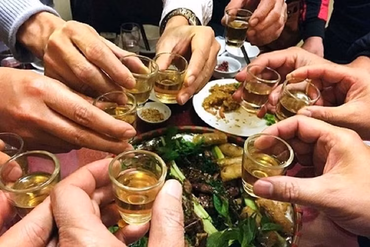 Đại biểu Phạm Khánh Phong Lan: Tìm kiếm đối tác, chiến hữu cũng qua bàn nhậu, thật buồn! ảnh 2