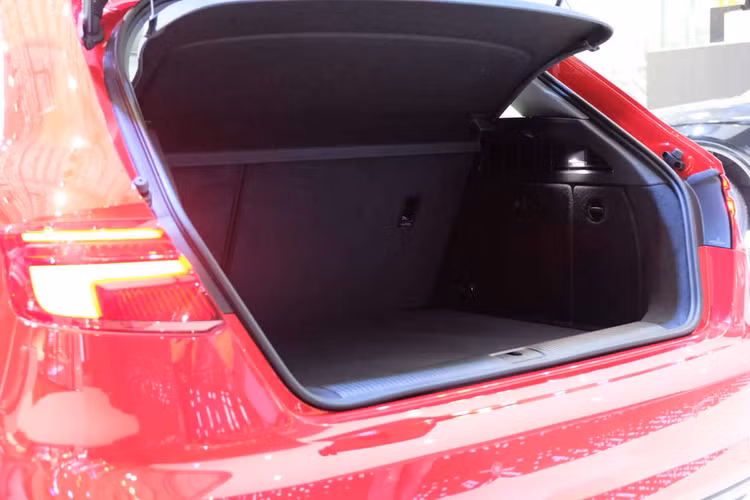 /Uploaded/khds.1cdn.vn/2018/09/16/audi-a3-sportback-7.jpg