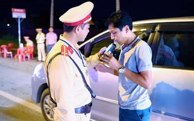 De xuat phat tai xe uong bia ruou 30 trieu, tuoc bang lai 12 thang hinh anh 1 