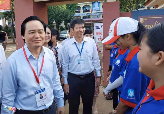 De thi Ngu van hoi ve 'Ai da dat ten cho dong song?' hinh anh 14 