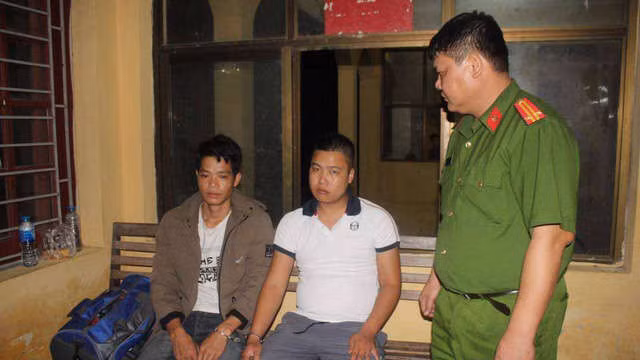  Đổ trộm dầu thải gây ô nhiễm nguồn nước sông Đà sẽ bị xử lý thế nào? - Ảnh 2.