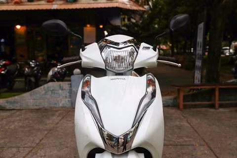 Xe tay ga cho nu: Yamaha Latte qua kho de gay ap luc len Honda Lead? hinh anh 4 