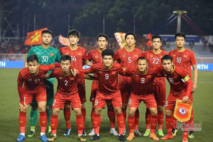 Việt Nam vô địch SEA Games, vỡ òa cảm xúc tại nhà các cầu thủ
