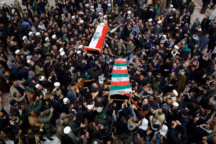 Thi thể tướng Soleimani về đến Iran, triệu người khóc thương