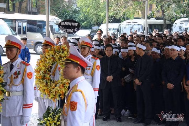 Hàng nghìn người đưa tiễn Thứ trưởng Lê Hải An