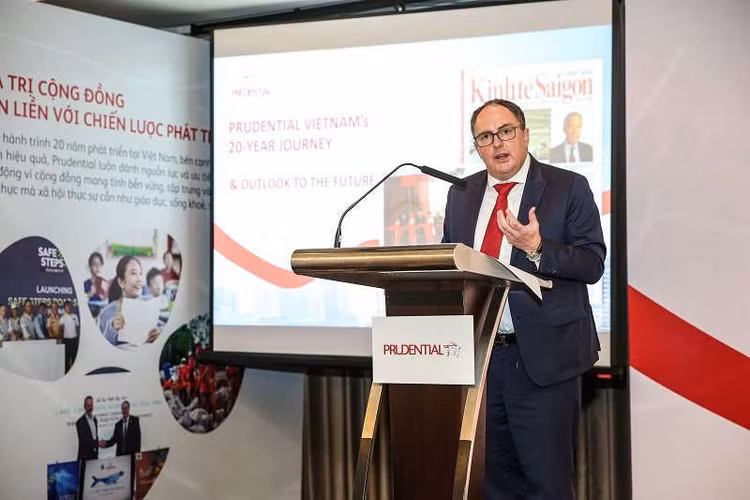 Ông Clive Baker – Tổng Giám đốc Prudential Việt Nam chia sẻ những thành công mà Prudential Việt Nam đạt được và tầm nhìn hướng tới tương lai.