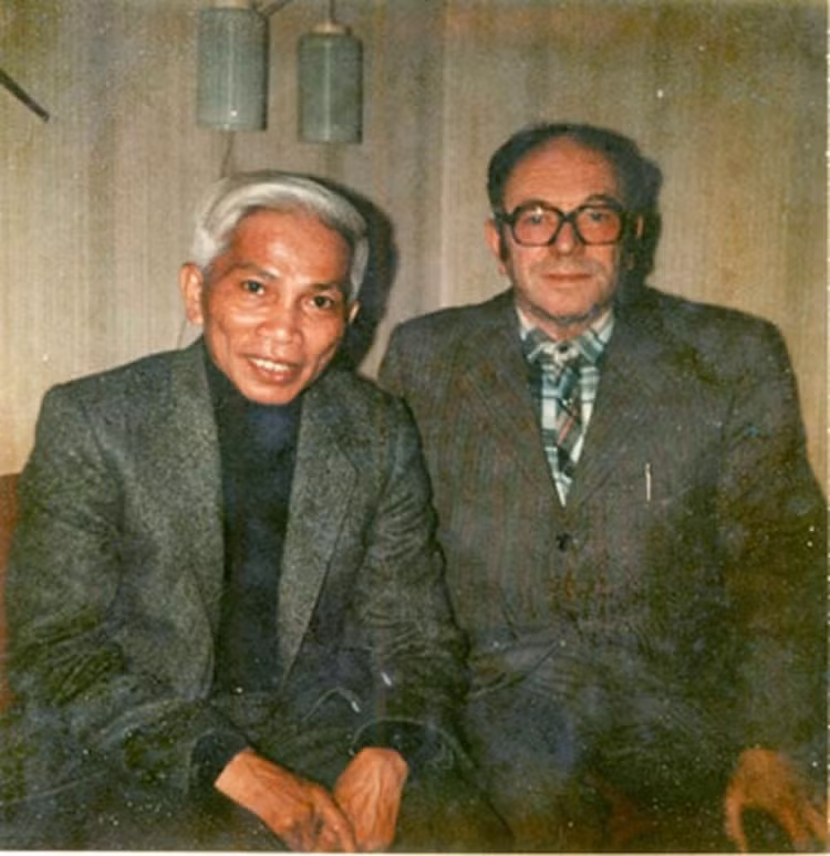 GS Hoàng Tụy và nhà toán học Nga nổi tiếng L.V.Kantorovich - chuyên gia hàng đầu thế giới về ứng dụng toán học vào kinh tế, đã được giải thưởng Nobel năm 1974. Ảnh tư liệu.