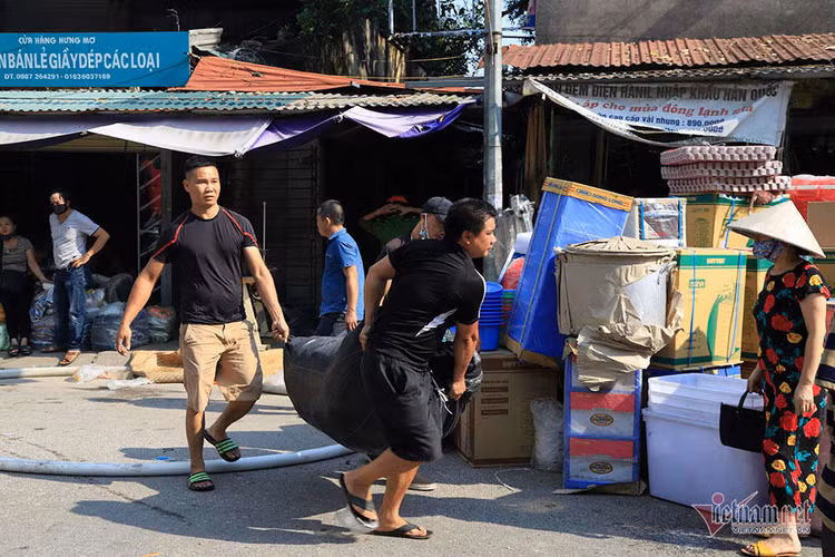 Tan hoang khu chợ lớn nhất Đông Anh, điêu đứng nhìn tài sản bị thiêu rụi