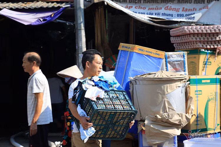 Tan hoang khu chợ lớn nhất Đông Anh, điêu đứng nhìn tài sản bị thiêu rụi