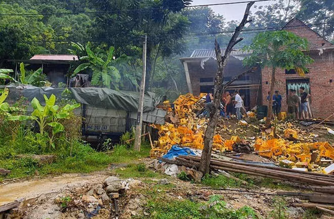 Xe cho bia lao vao nha dan, hai nguoi tu vong hinh anh 1 