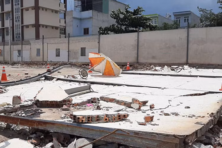 2 công nhân ở Bình Dương bị tường sập đè chết khi ngồi tránh nắng