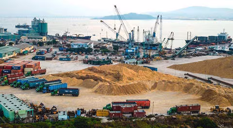 Can canh cang Quy Nhon bi ban co phan voi gia 're nhu cho' hinh anh 5 