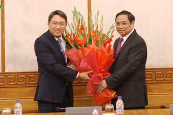 chan dung pho chanh van phong trung uong dang 43 tuoi hinh 3