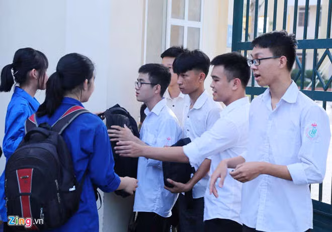 De thi Ngu van hoi ve 'Ai da dat ten cho dong song?' hinh anh 10 