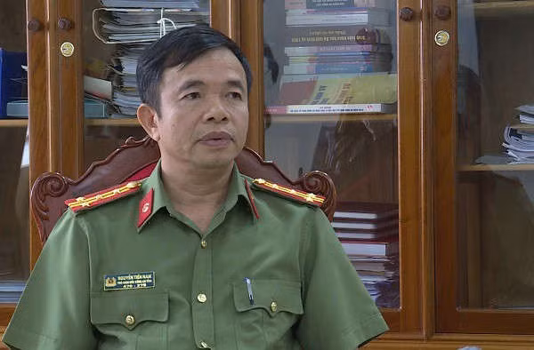 Vụ 39 người chết ở Anh: Công an Hà Tĩnh bắt 2 người, tạm giữ nhiều người khác - Ảnh 1.