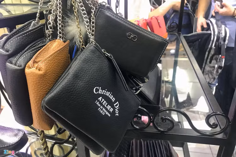 Ban Gucci, Dior gia vai tram nghin, shop dong cua ne kiem tra tai TP.HCM hinh anh 4 hang_gia_zing_5_.jpg