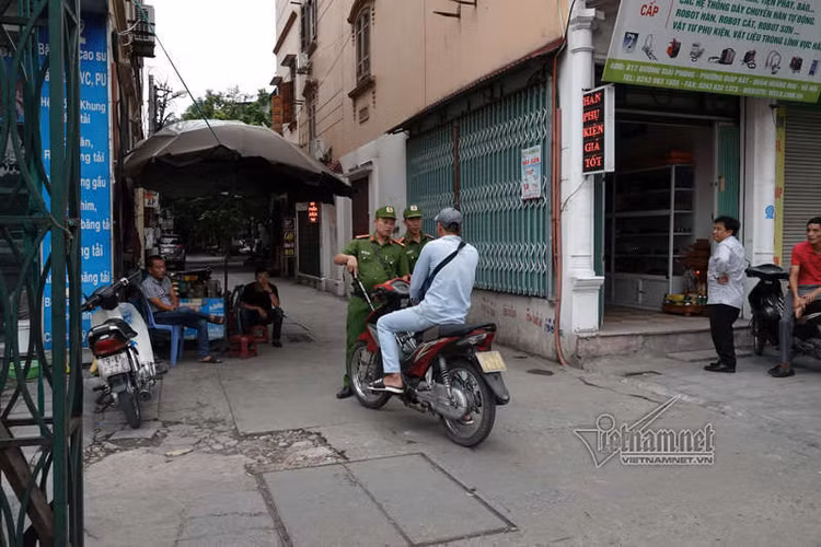 Vội vã quặt xe chạy trốn cảnh sát 141, cô gái nổi nhất phố Hà Nội
