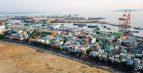 Can canh cang Quy Nhon bi ban co phan voi gia 're nhu cho' hinh anh 10 
