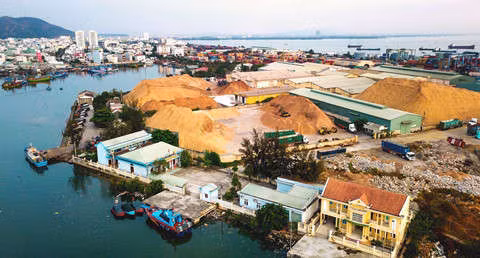 Can canh cang Quy Nhon bi ban co phan voi gia 're nhu cho' hinh anh 11 