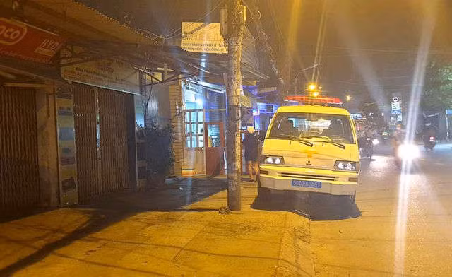 Hai bé trai chết ngạt trong phòng bốc cháy - 2