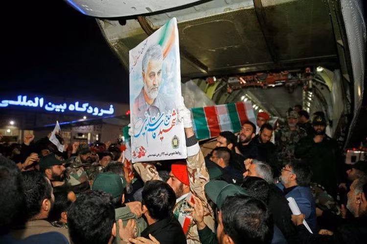 Thi thể tướng Soleimani về đến Iran, triệu người khóc thương