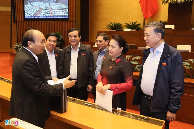 Thu tuong va 4 bo truong tra loi chat van trong 3 ngay hinh anh 1 