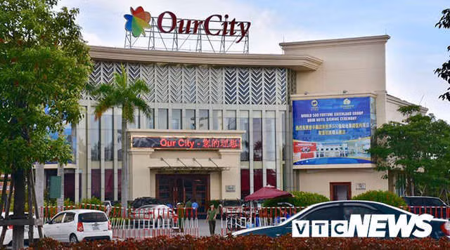 Ảnh: Cảnh sát phong tỏa nghiêm ngặt đại bản doanh đánh bạc công nghệ cao của người Trung Quốc tại Hải Phòng - Ảnh 8.