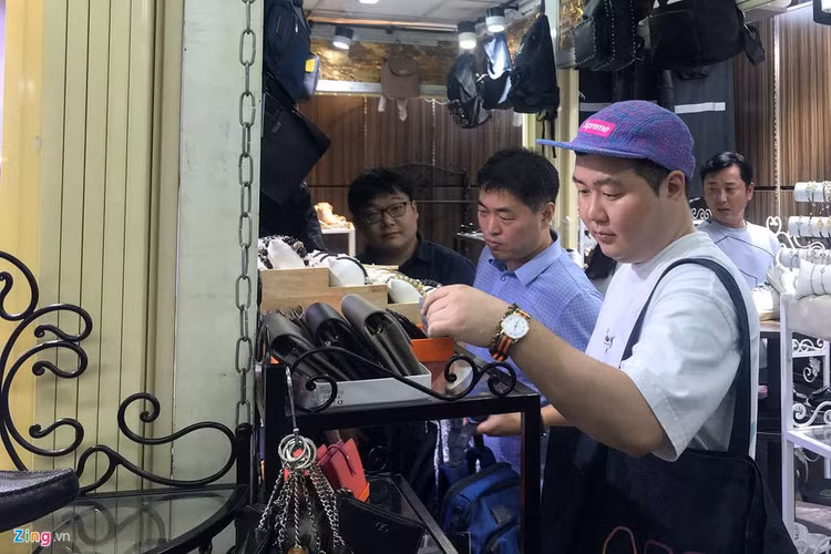 Ban Gucci, Dior gia vai tram nghin, shop dong cua ne kiem tra tai TP.HCM hinh anh 3 hang_gia_zing_3_.jpg